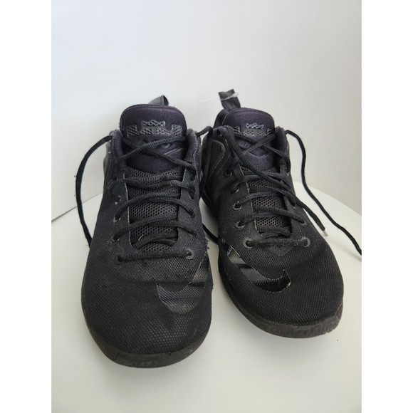 Lebron James Black Nike Sneakers (Size 9) - Picture 4 of 8